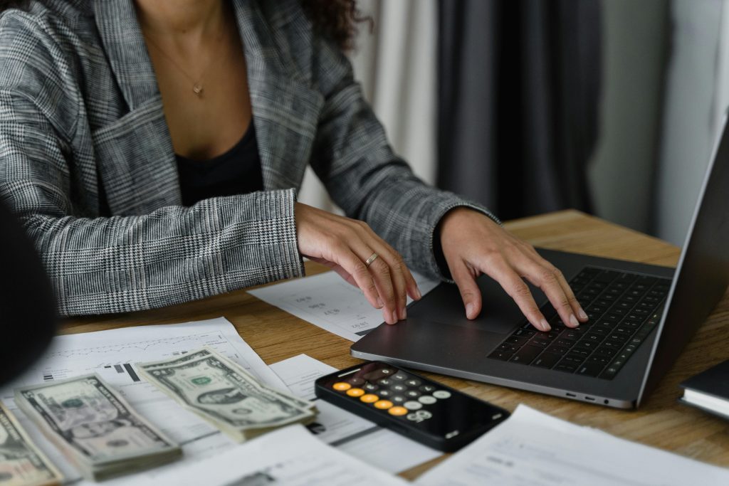 Errores salariales al contratar perfiles senior, C-levels y líderes intermedios